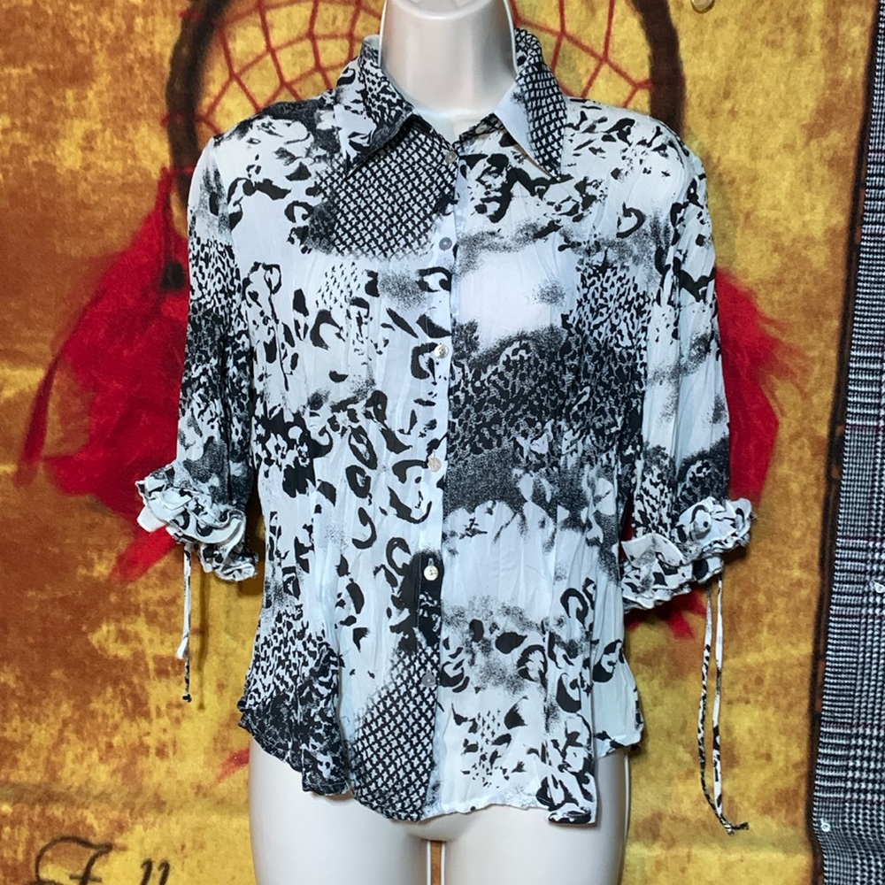 CAVIAR-women’s white/black print design poly 3/4 sleeve button down shirt